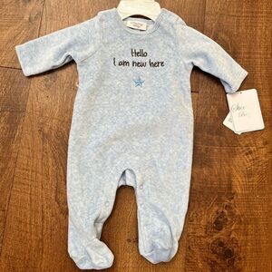 Nwt sterling baby “hello, I’m new here” footsie one piece newborn